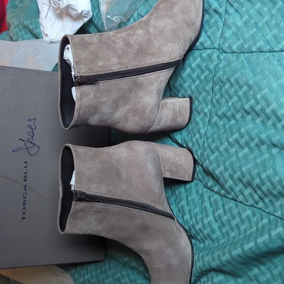 Brand New NEVER WORN TOSCA BLU Beige Suede Ankle Booties - Picture 5 of 10